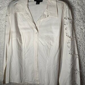 WOMEN'S WHITE SHIRT WITH CUT OUT EMBROIDERED SLEEVES. USED GREAT CONDITION SIZE